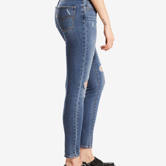 Levi’s 721 High-Rise Ripped Skinny Jeans - Picture 4 of 8